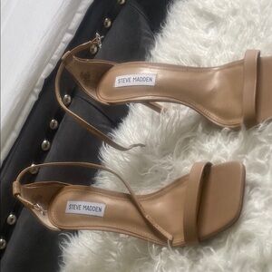 Steve Madden Tan Women's Sandals brand new never used